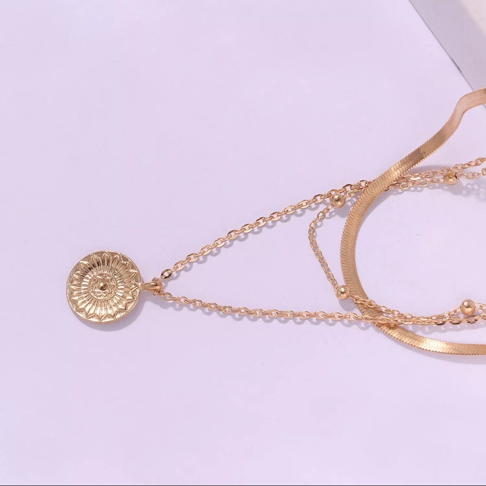 🎉 New Golden Layered Chain & Coin Necklace - Picture 3 of 8